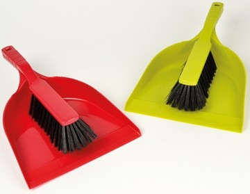 Stofblik met handveger uit kunstvezel in geassorteerde kleuren